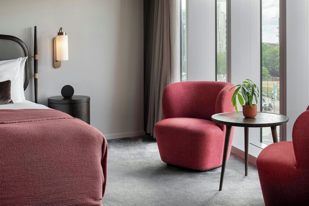 undefined The Stratford, Autograph Collection 7