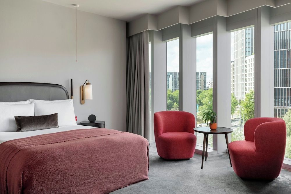 undefined The Stratford, Autograph Collection 5