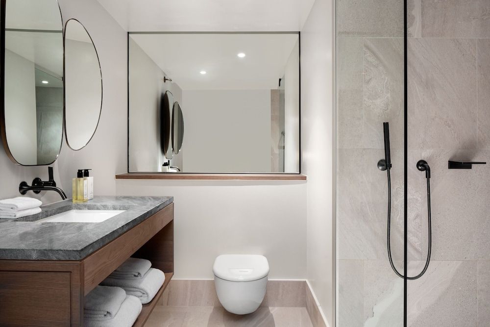 The Stratford, Autograph Collection Standard Room, 1 Queen Bed 3