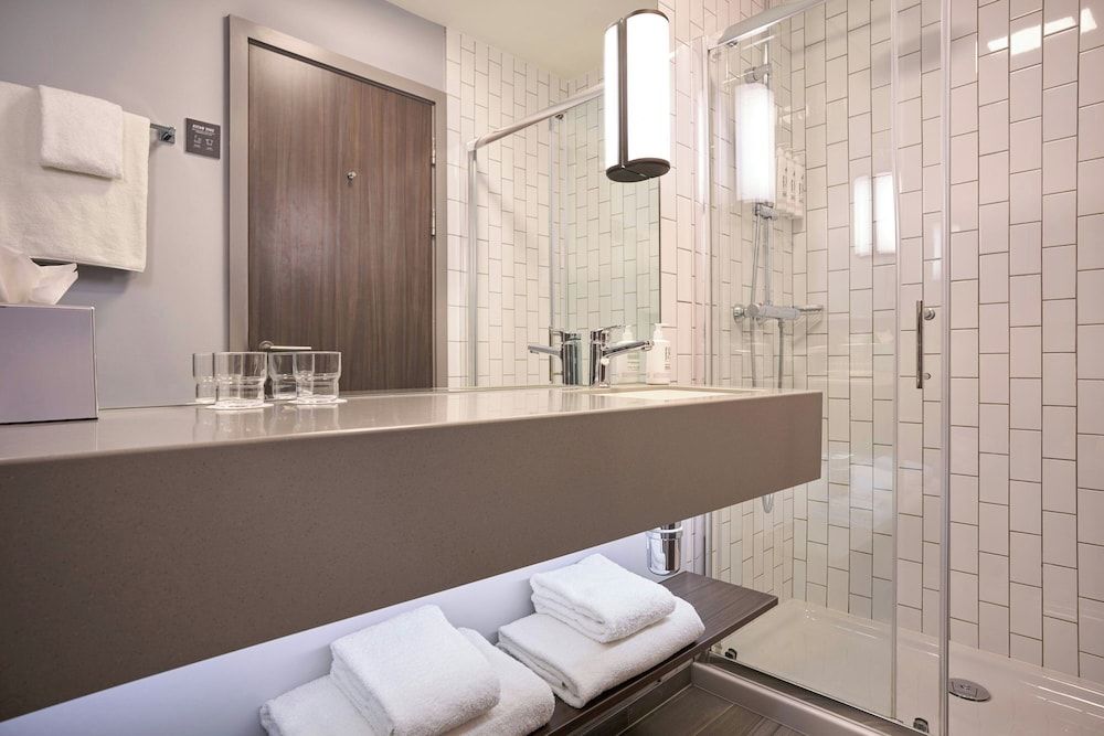 Moxy Dublin City Room, 1 Queen Bed 2