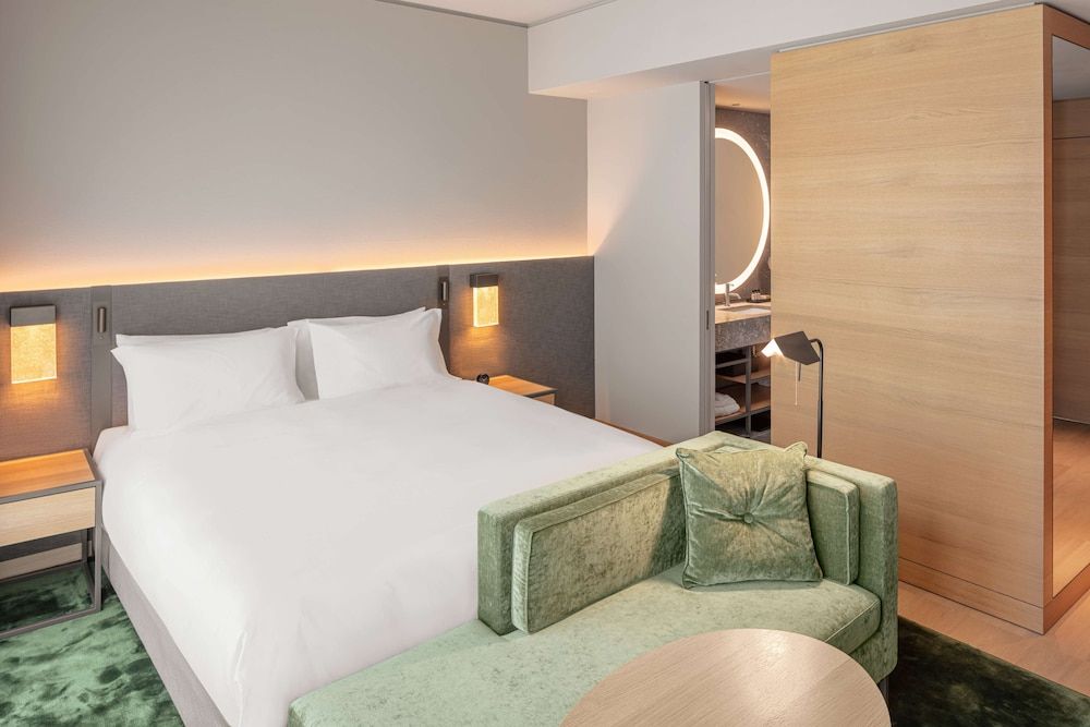 Deluxe Room, 1 King Bed, Park View