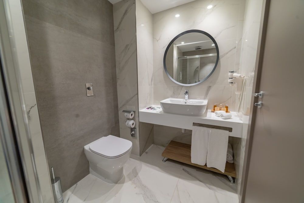 Privilege Deluxe, Queen, Sea View, Balcony