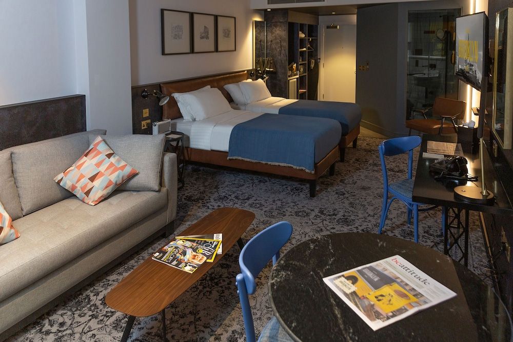 Grand Room, 1 King Bed with Sofa bed