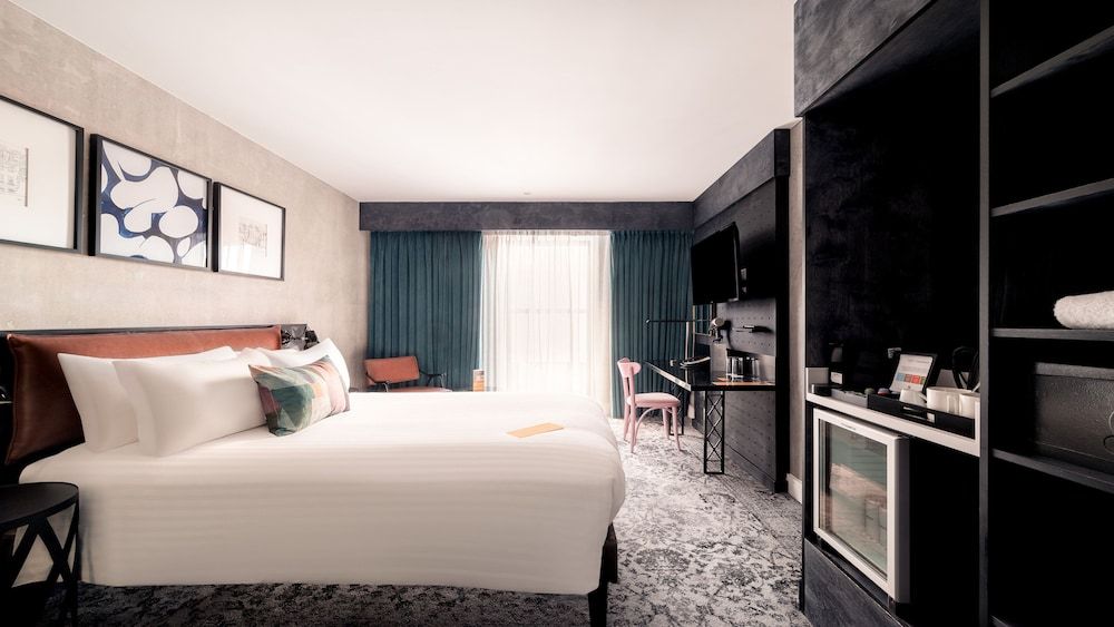 voco Manchester City Centre by IHG Standard Room, 1 Double Bed 5