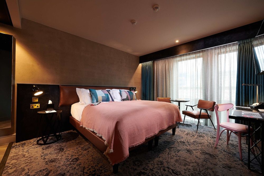 Standard Room, 1 Queen Bed