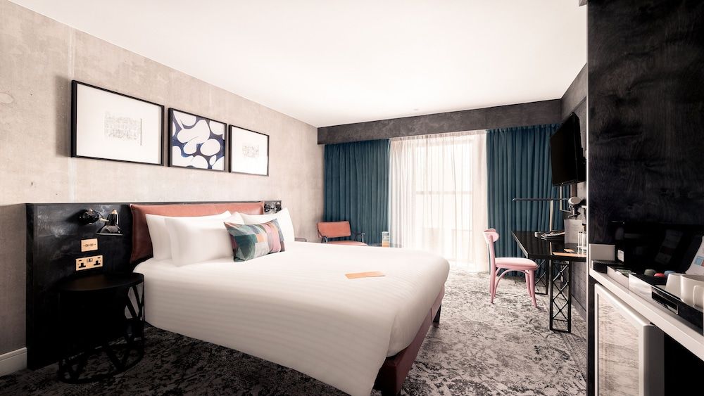 voco Manchester City Centre by IHG Standard Room, 1 Double Bed 3
