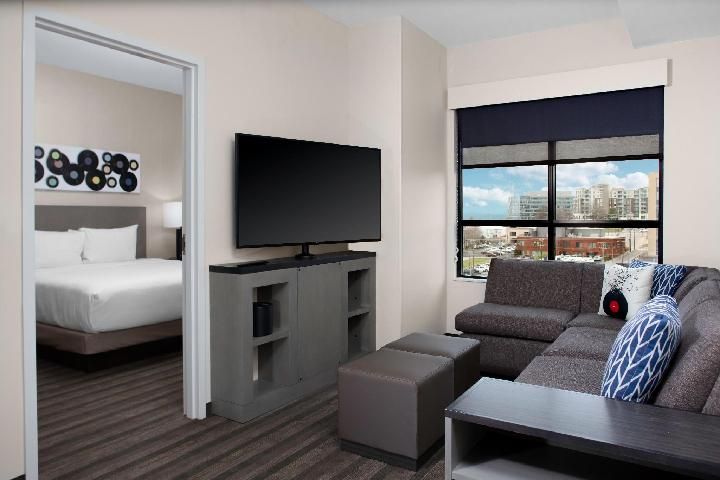 Accessible Specialty One Bedroom Kitchen Suite Two Queen Beds Rollin Shower (plus Sofa Bed)