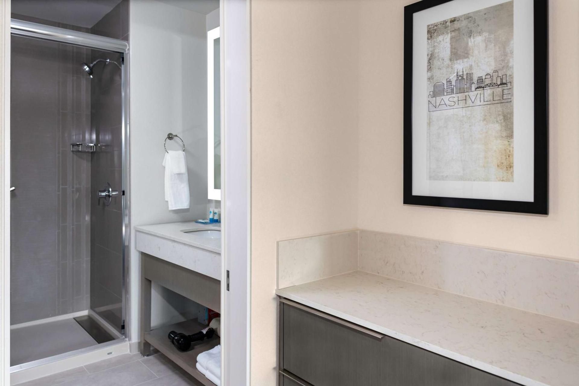 One Bedroom Kitchen Suite Two Queen Beds (plus Sofa Bed)