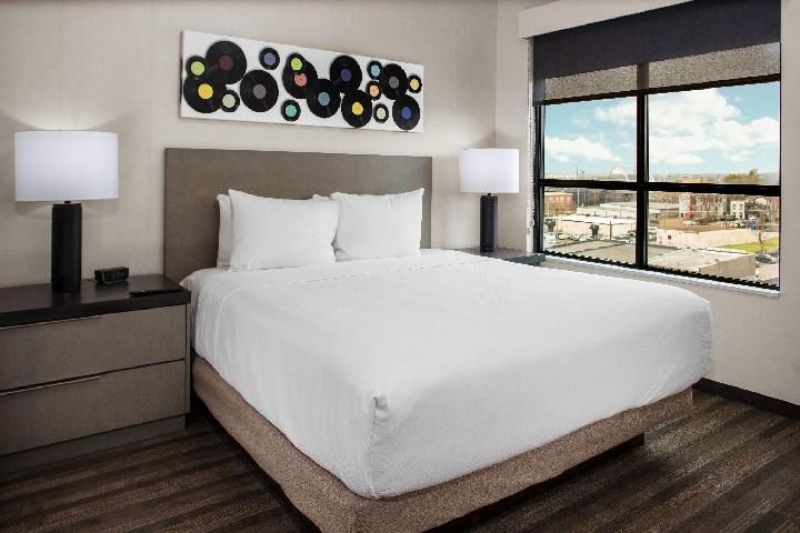 Accessible One Bedroom Kitchen Suite King Bed Rollin Shower (plus Sofa Bed)