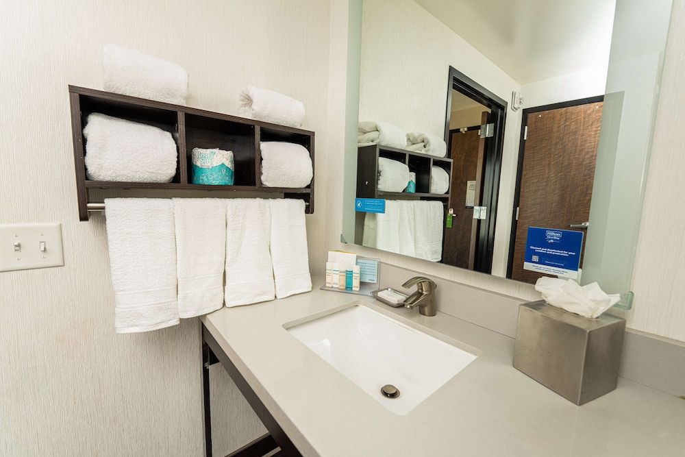 Hampton Inn San Francisco Downtown/Convention Center Room, 1 King Bed, Refrigerator 8