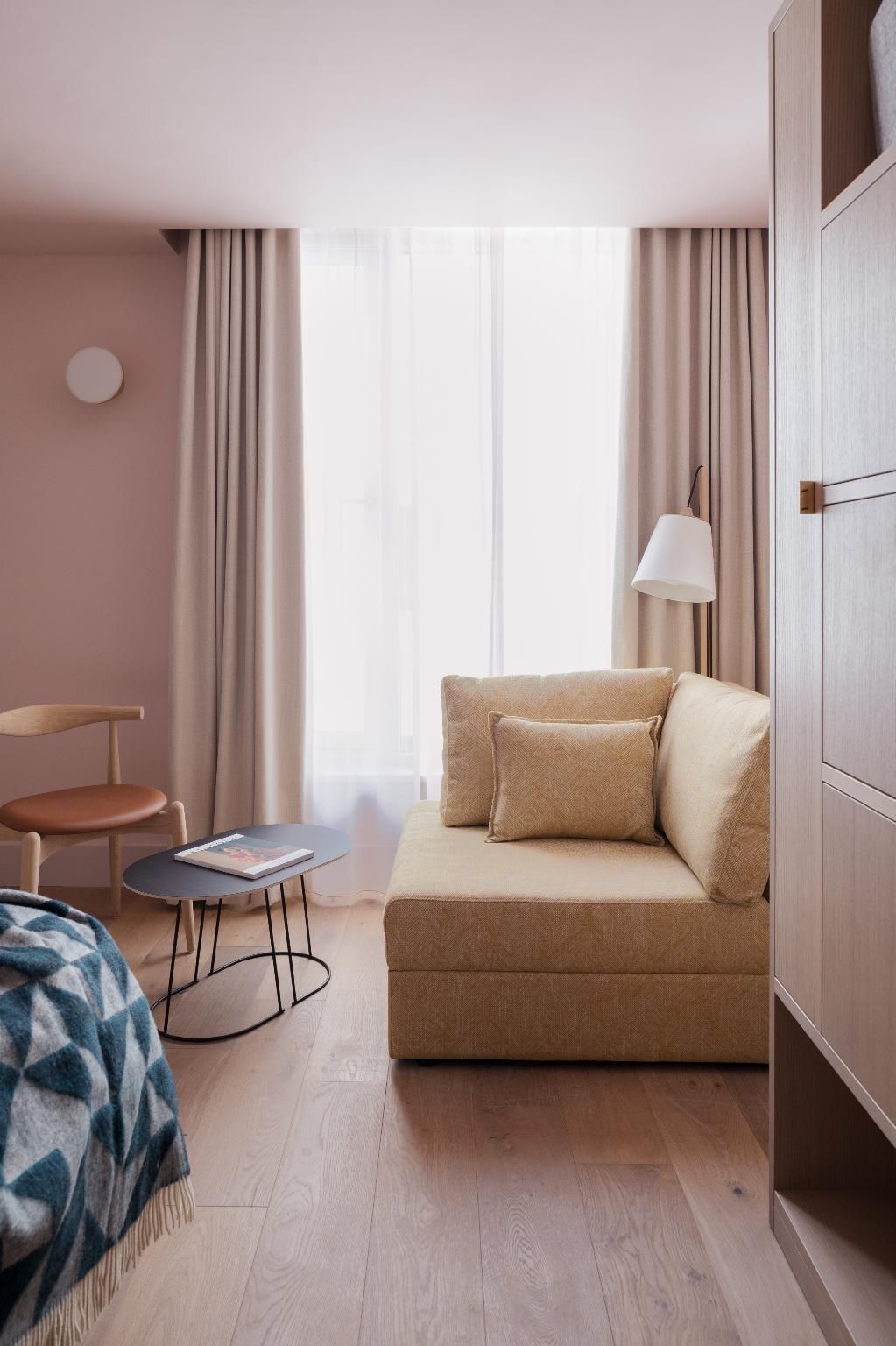 undefined Zanzibar Locke 8