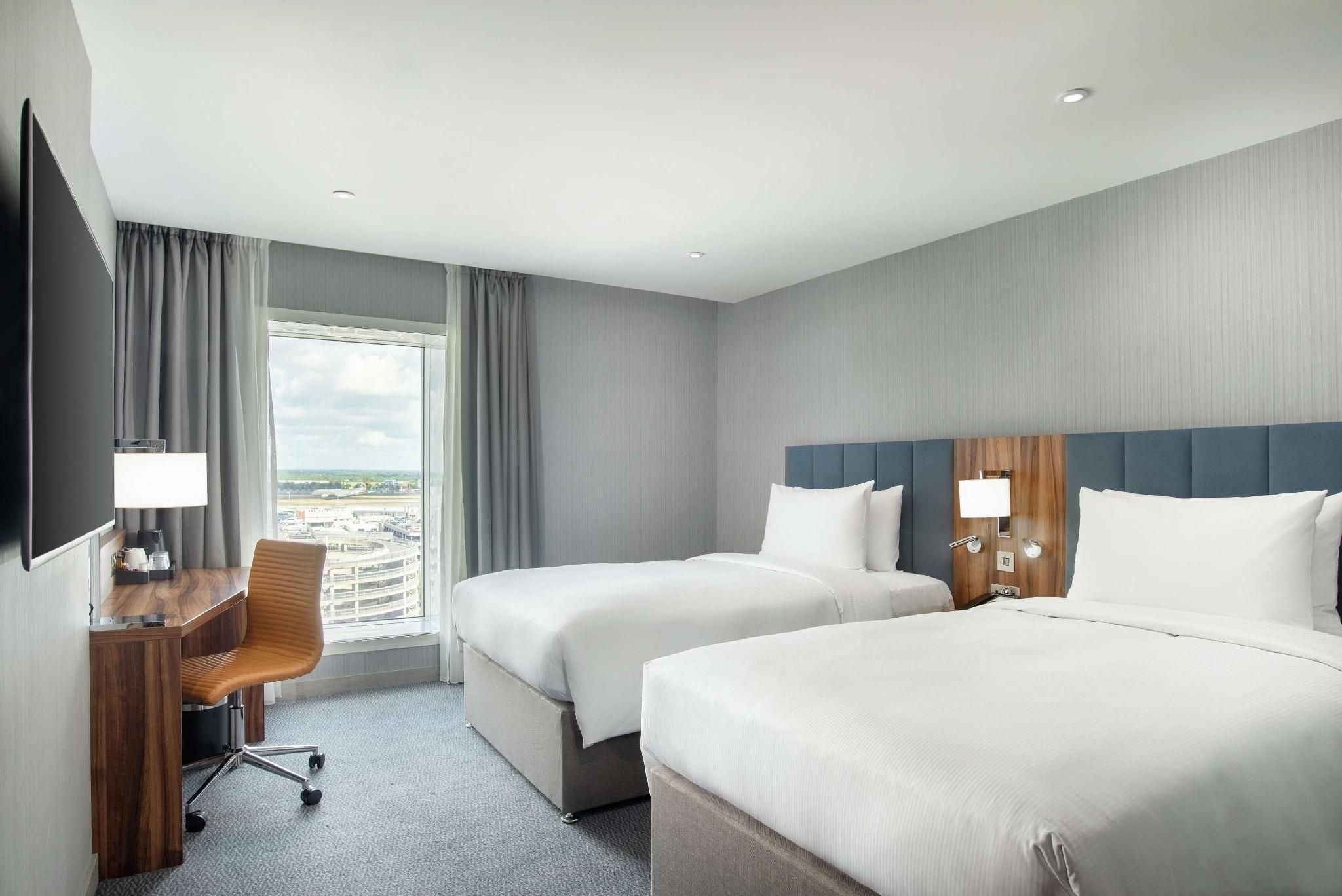 Twin Room High Floor With Run Way View