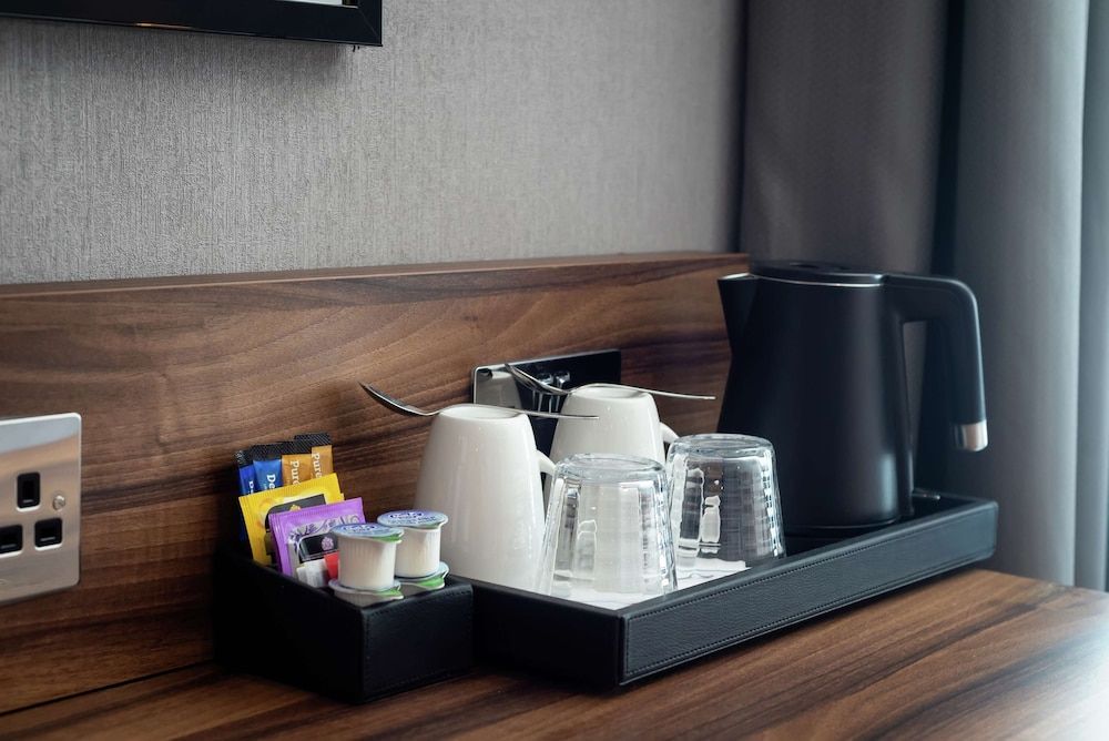 Hilton Garden Inn London Heathrow Terminal 2 and 3 Room, 1 King Bed (Runway View, High Floor) 6