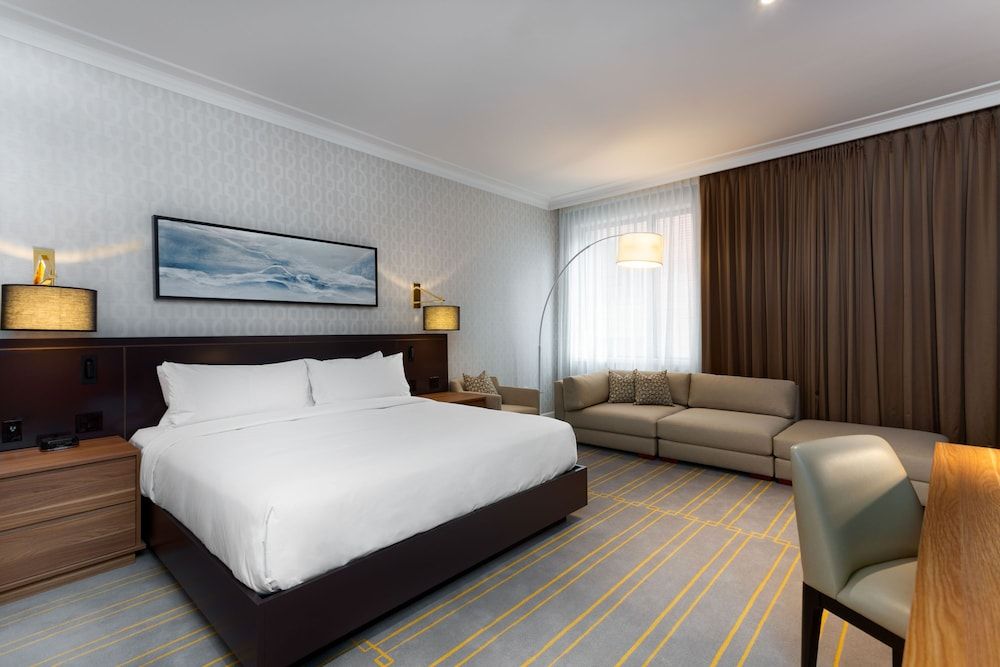 The Sutton Place Hotel Toronto Classic Room, 1 King Bed, Accessible 2