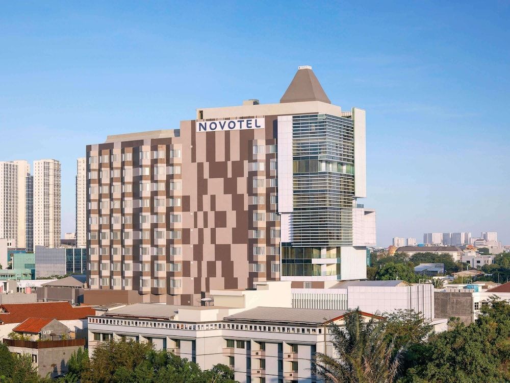 undefined Novotel Jakarta Cikini Hotel 2