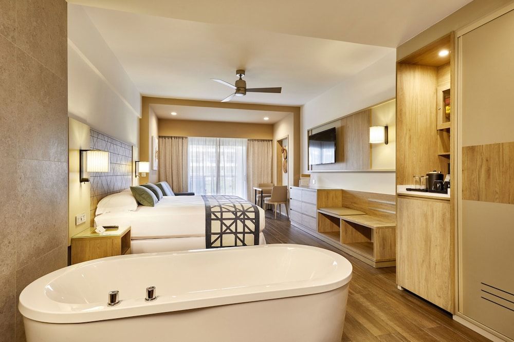Junior Suite, Garden View (M)