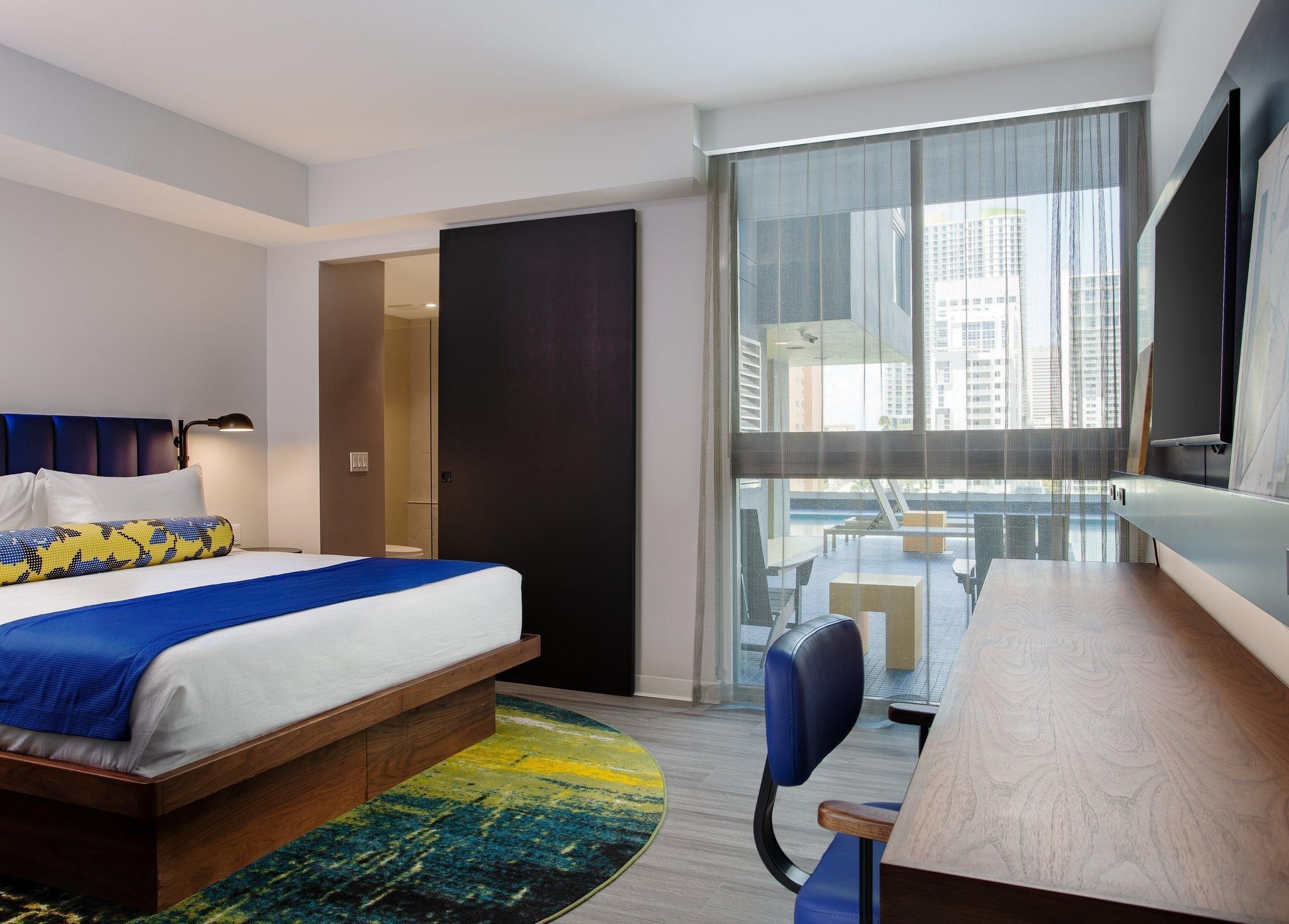 Suite 1 King Premium Hearing Access Non-Smoking