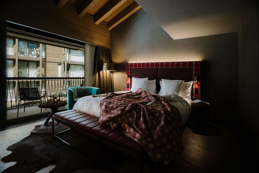 BERGWELT GRINDELWALD | ALPINE DESIGN RESORT Luxury Room