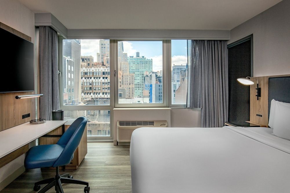Courtyard New York Manhattan/Times Square West Room, 1 King Bed 17