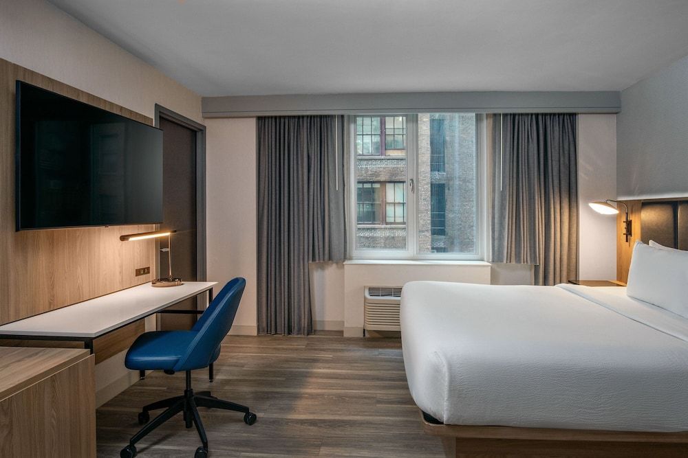 Courtyard New York Manhattan/Times Square West Room, 1 King Bed