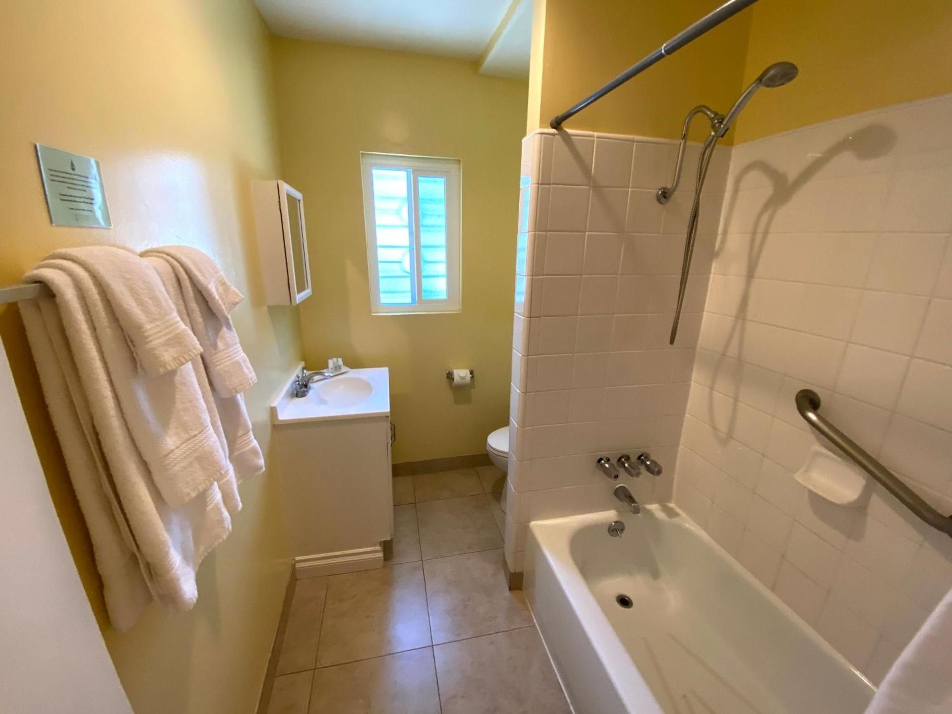 undefined Hollywood Celebrity Hotel 10