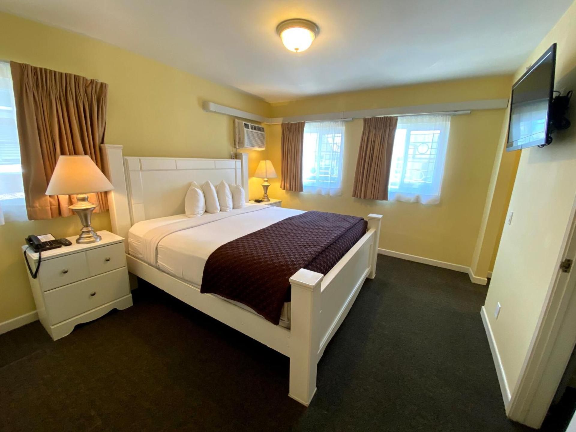 Deluxe King & Queen Suite