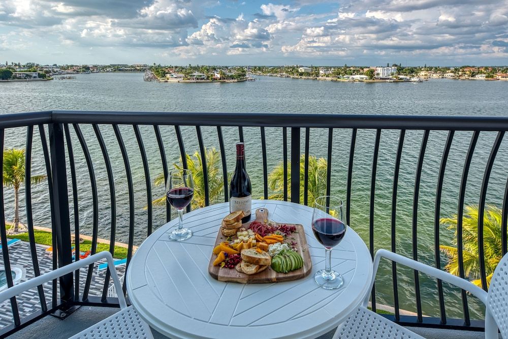 FUSION Resort Waterfront Suites Suite, 2 Bedrooms, Bay View 11