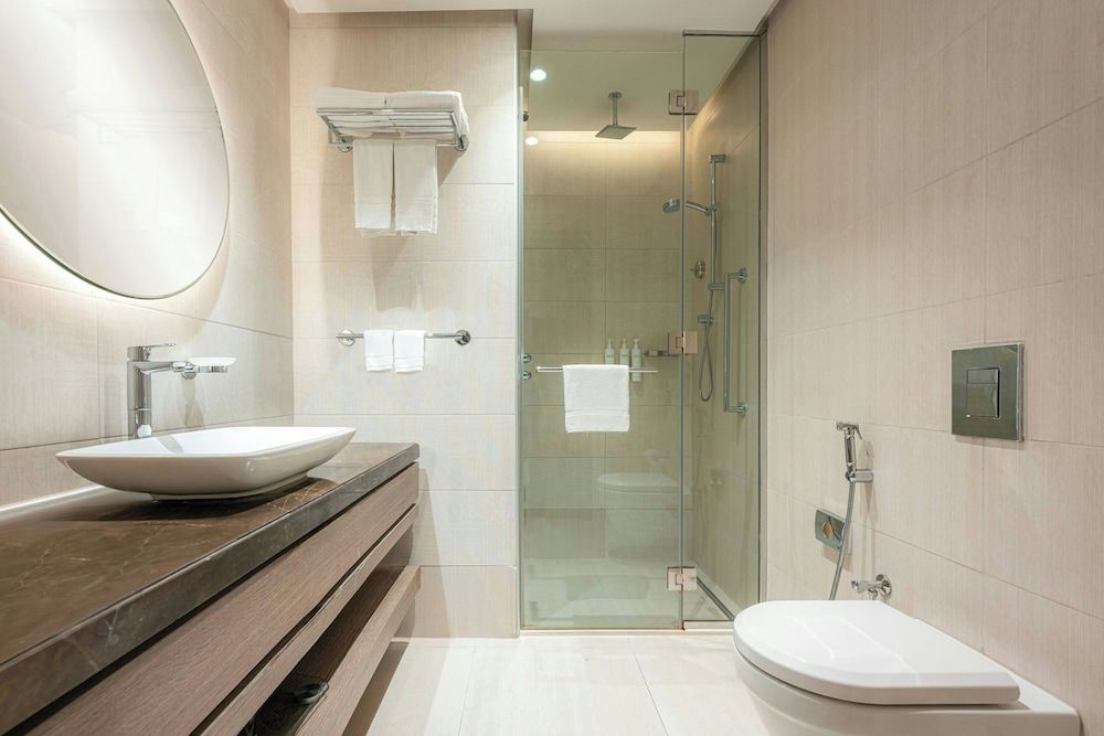 Courtyard by Marriott Al Barsha, Dubai Standard Room, 2 Twin Beds 6