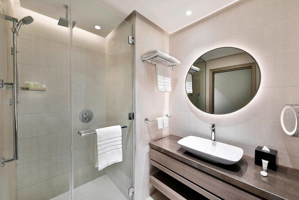 Courtyard by Marriott Al Barsha, Dubai Standard Room, 2 Twin Beds 5