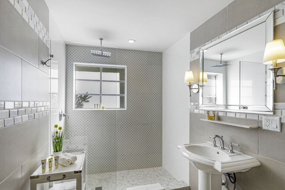 Henrosa Hotel Classic Room, 1 Queen Bed 11