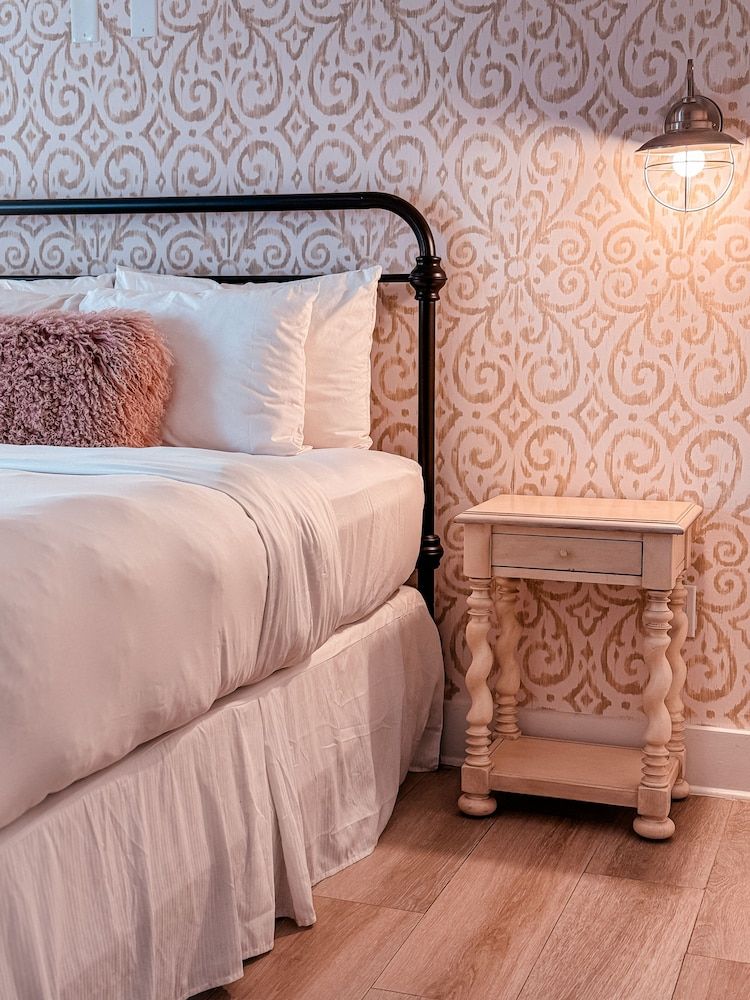 Henrosa Hotel Classic Room, 1 Queen Bed