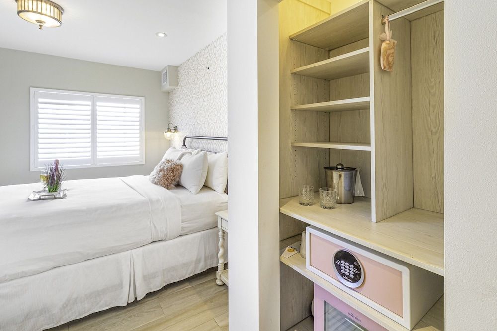 Henrosa Hotel Classic Room, 1 Queen Bed 6