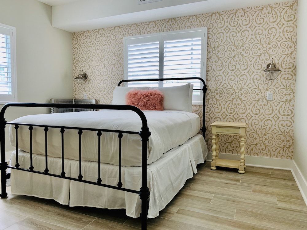 Henrosa Hotel Classic Room, 1 Queen Bed 4