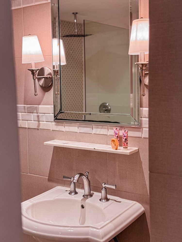 Henrosa Hotel Classic Room, 1 Queen Bed 15