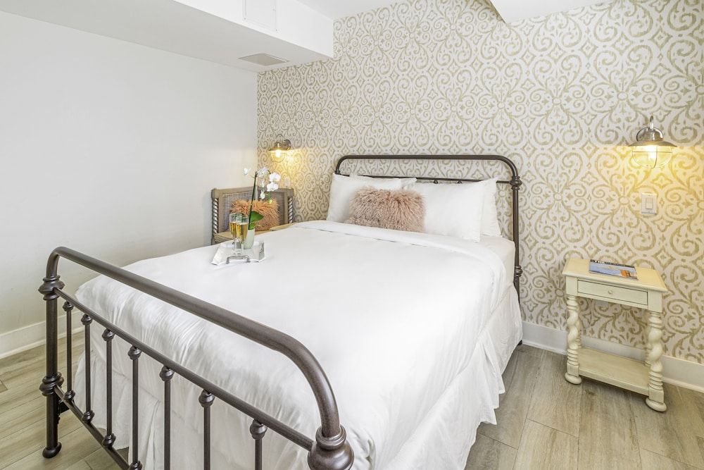 Henrosa Hotel Classic Room, 1 Queen Bed 5