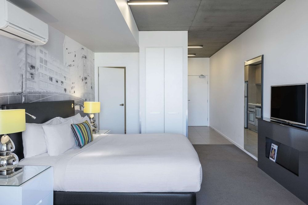 undefined Oaks Melbourne on William Suites