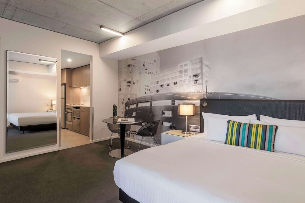 undefined Oaks Melbourne on William Suites 6