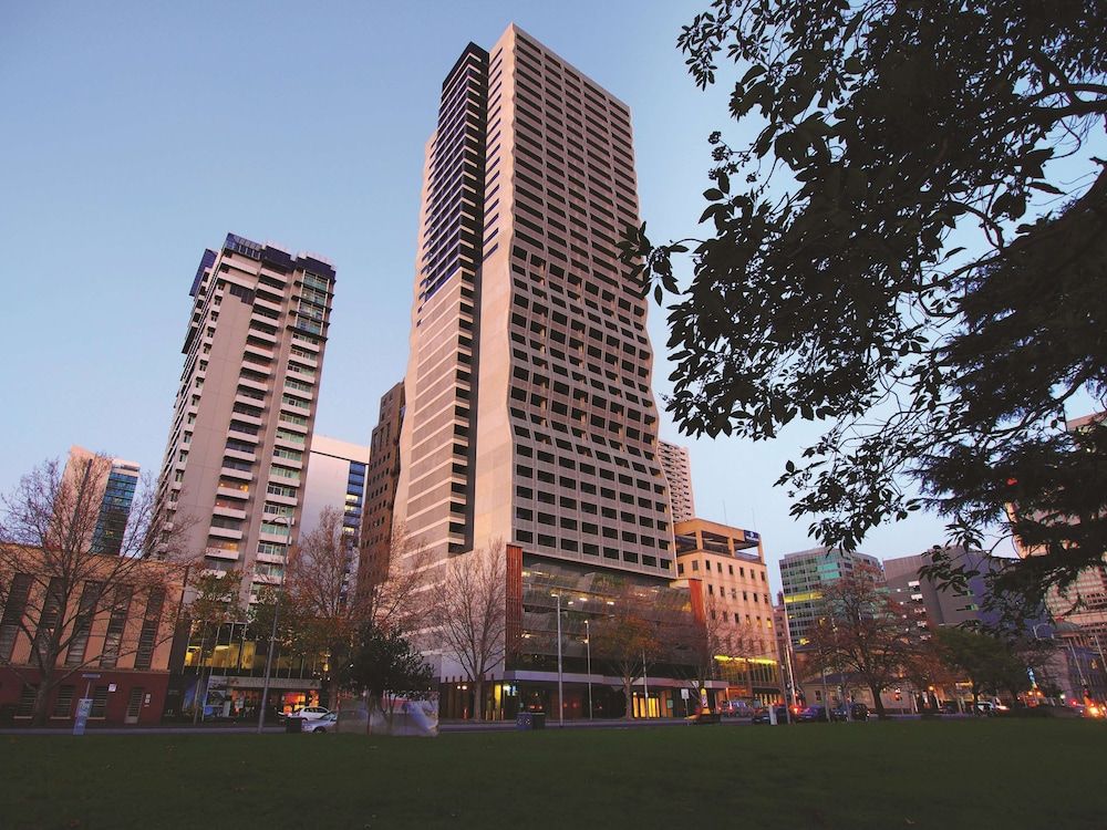 undefined Oaks Melbourne on William Suites 5