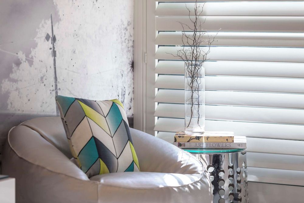 Oaks Melbourne on William Suites Studio Apartment -Balcony 7