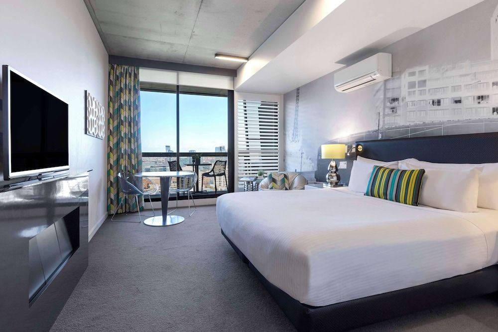 undefined Oaks Melbourne on William Suites 9