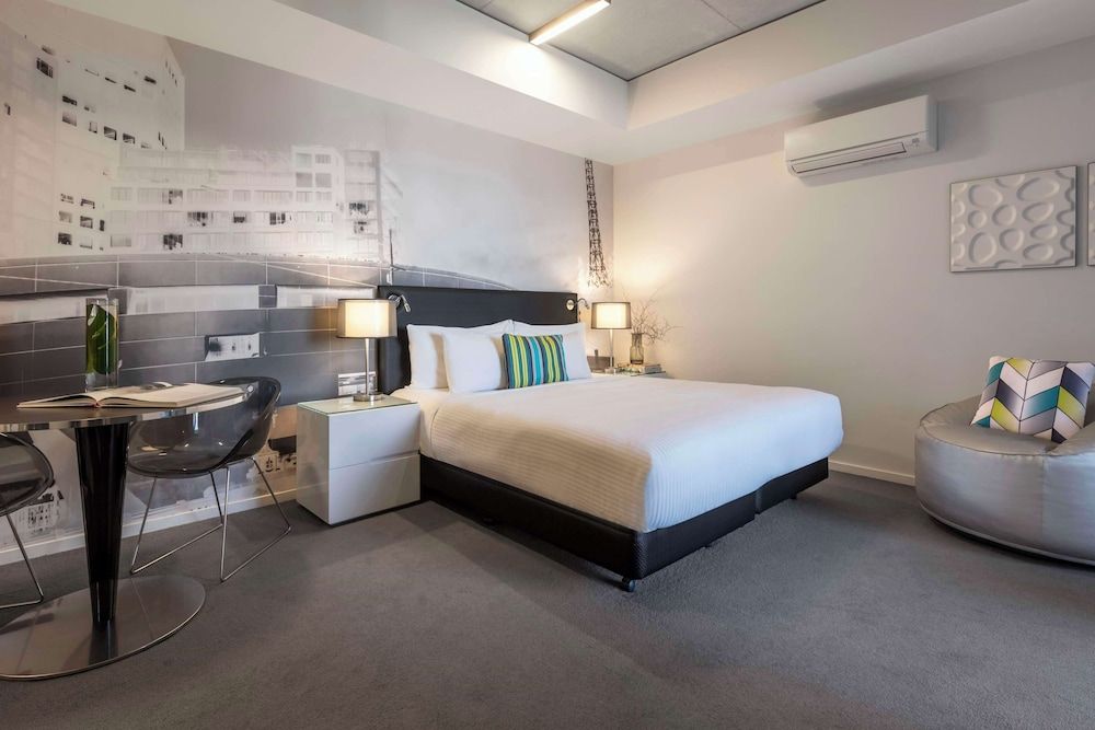 undefined Oaks Melbourne on William Suites 8