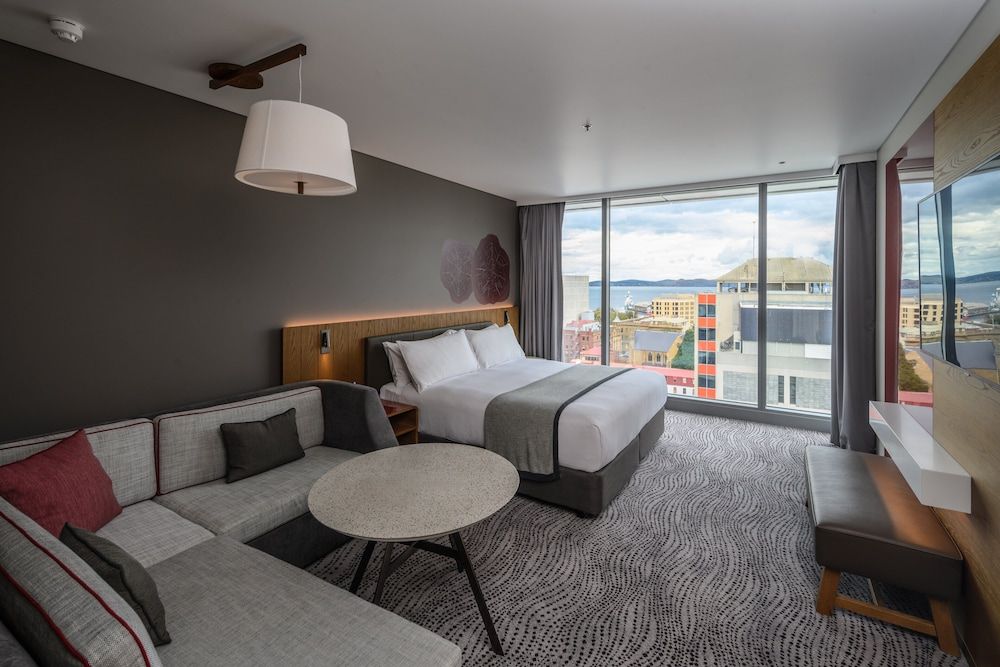 Junior Suite, 1 King Bed, Club Lounge Access, City View