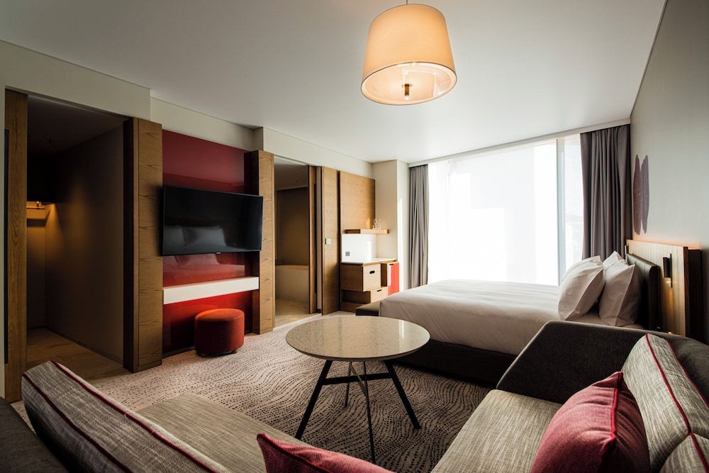 Standard Room, 1 King Bed, Club Lounge Access, Harbor View
