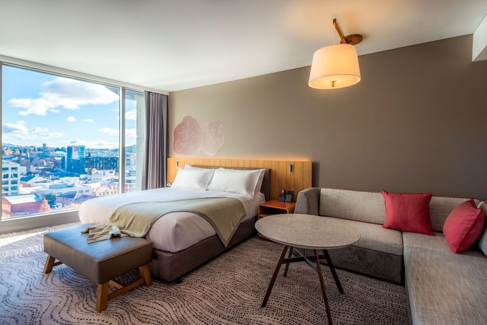 Junior Suite, 1 King Bed, Club Lounge Access