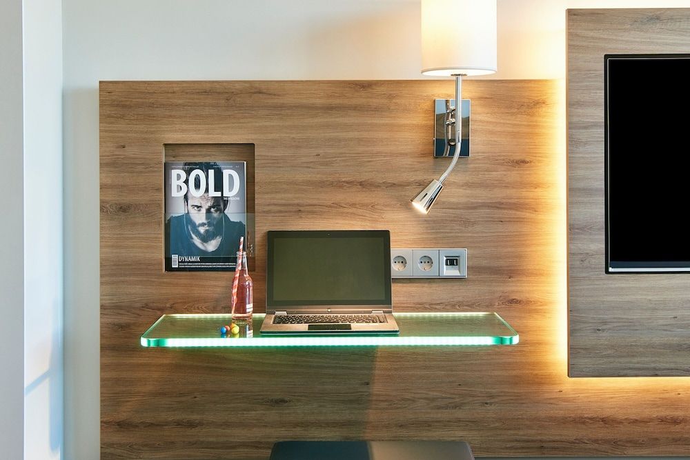 Moxy Paris Charles de Gaulle Airport Room, 1 Queen Bed, Non Smoking 7