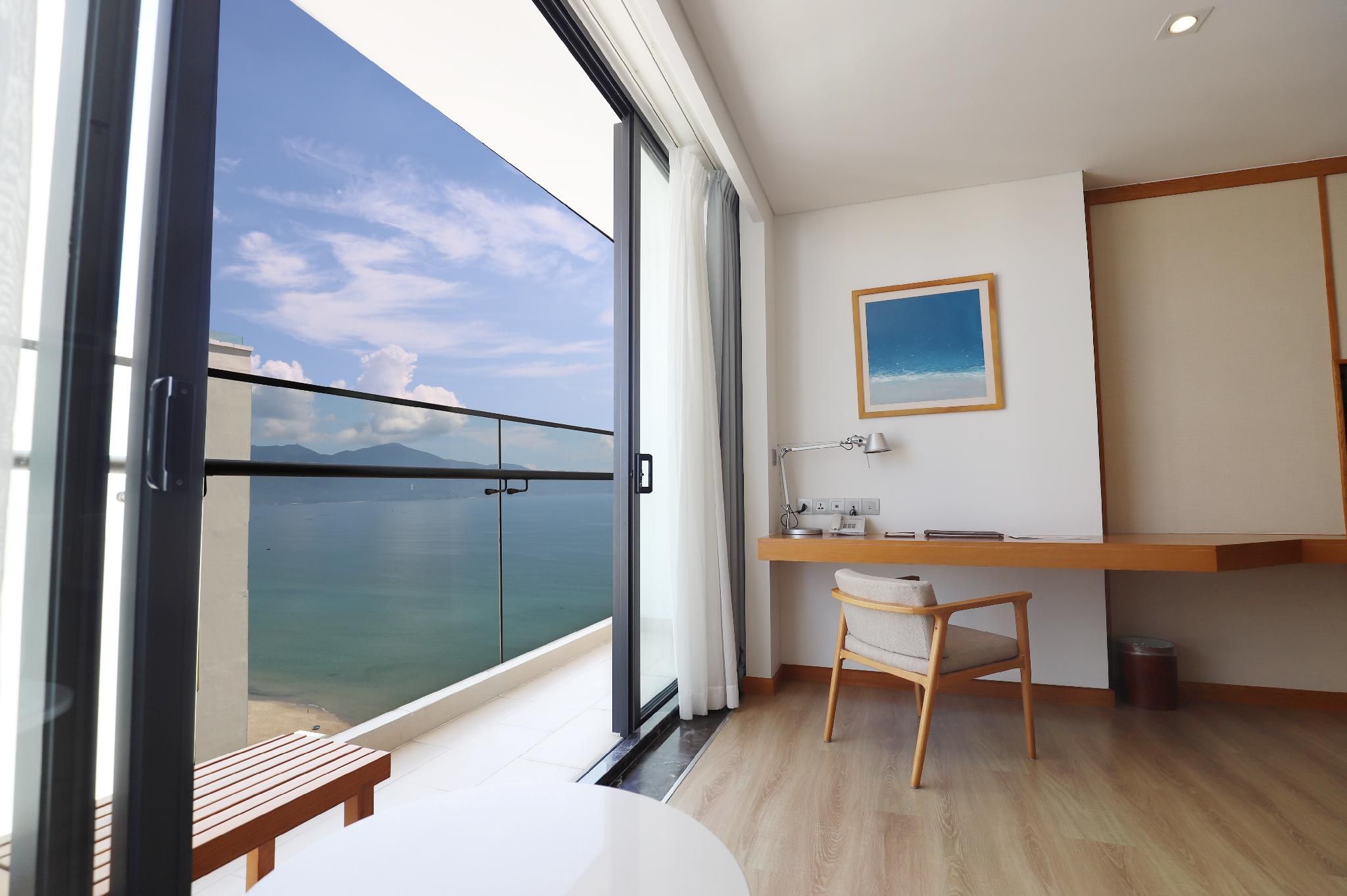 TMS Hotel Da Nang Beach Premier Partial Ocean View Double Room with Balcony 3