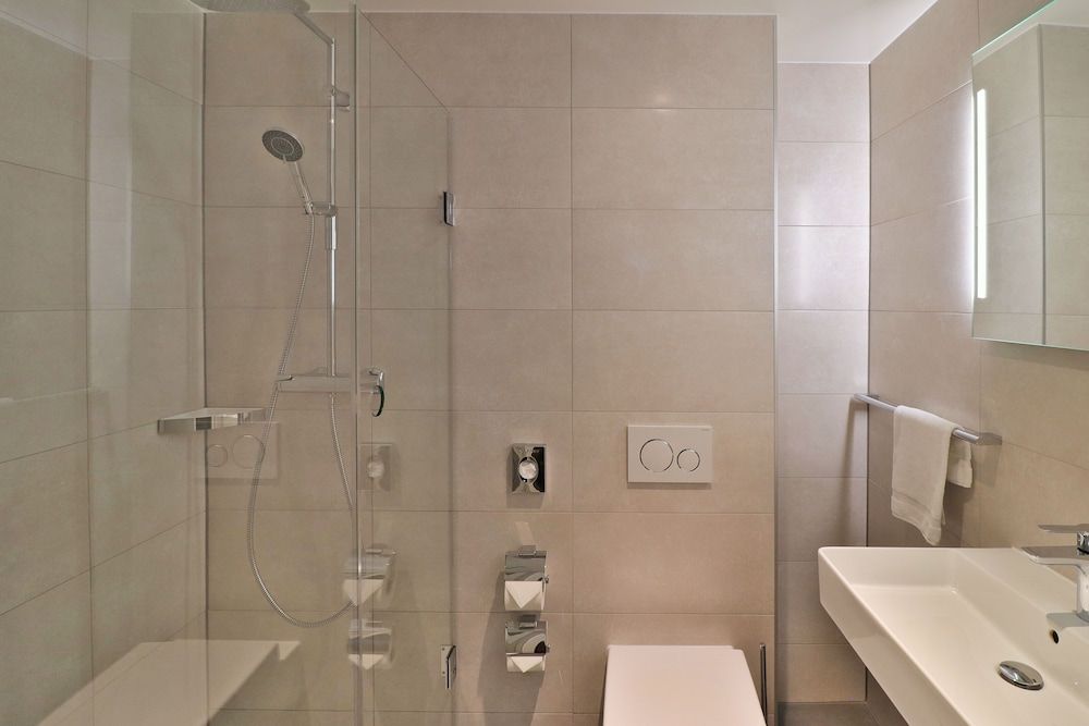 XO Hotels City Centre Economy Twin Room, 2 Twin Beds 4