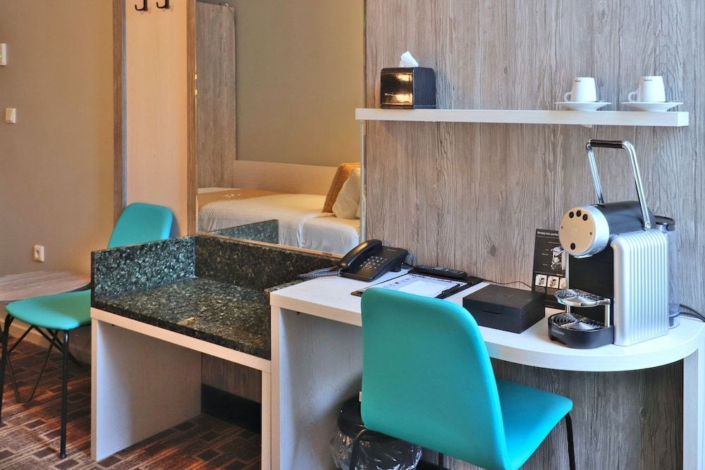 XO Hotels City Centre Economy Twin Room, 2 Twin Beds 5