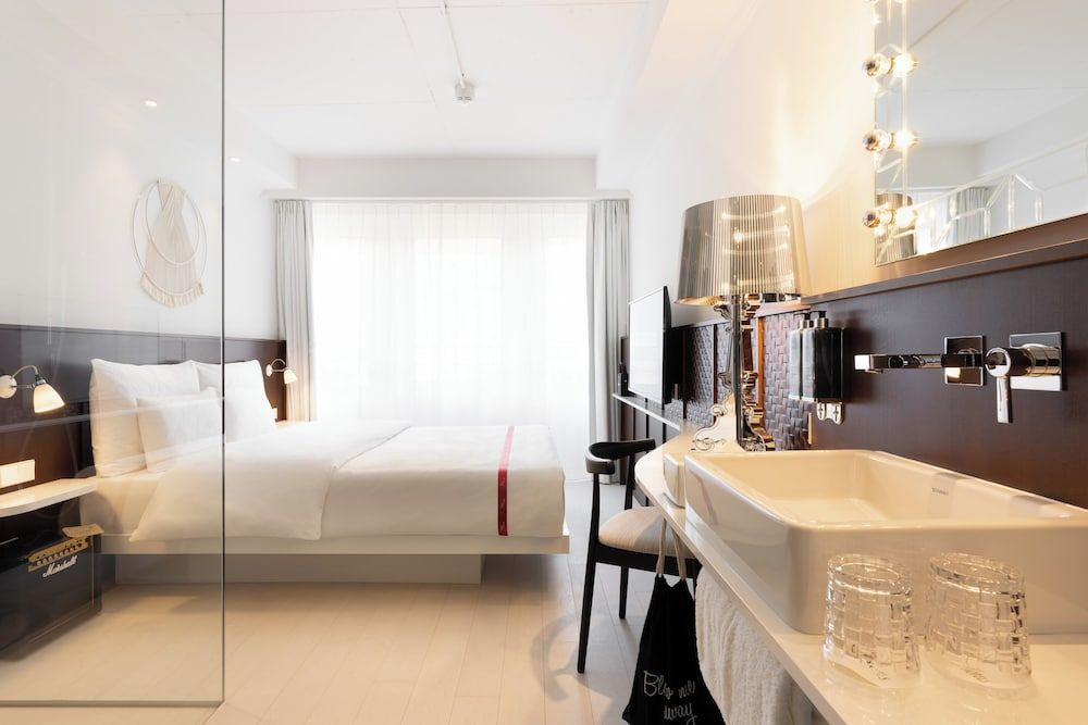 Ruby Claire Hotel Geneva Cosy Room 3