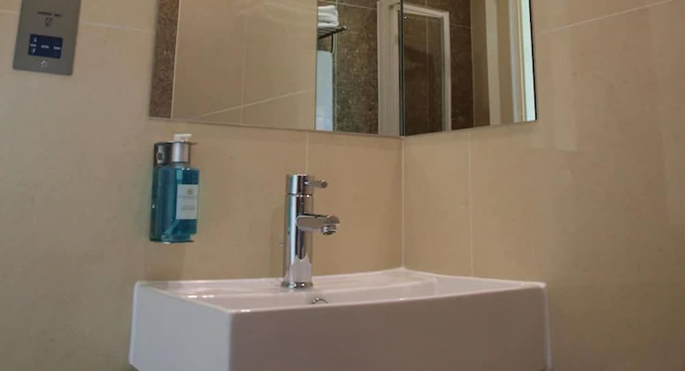 Simply Rooms & Suites Classic Twin Room 6